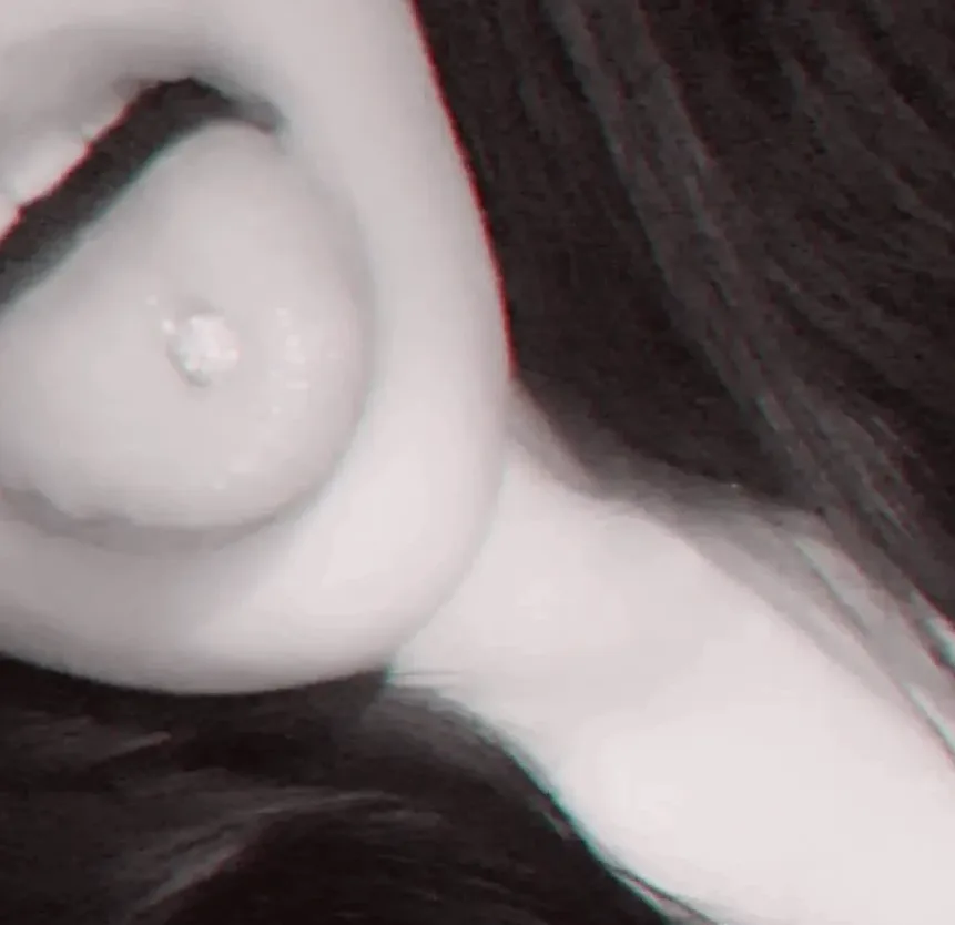 Fleur, 25