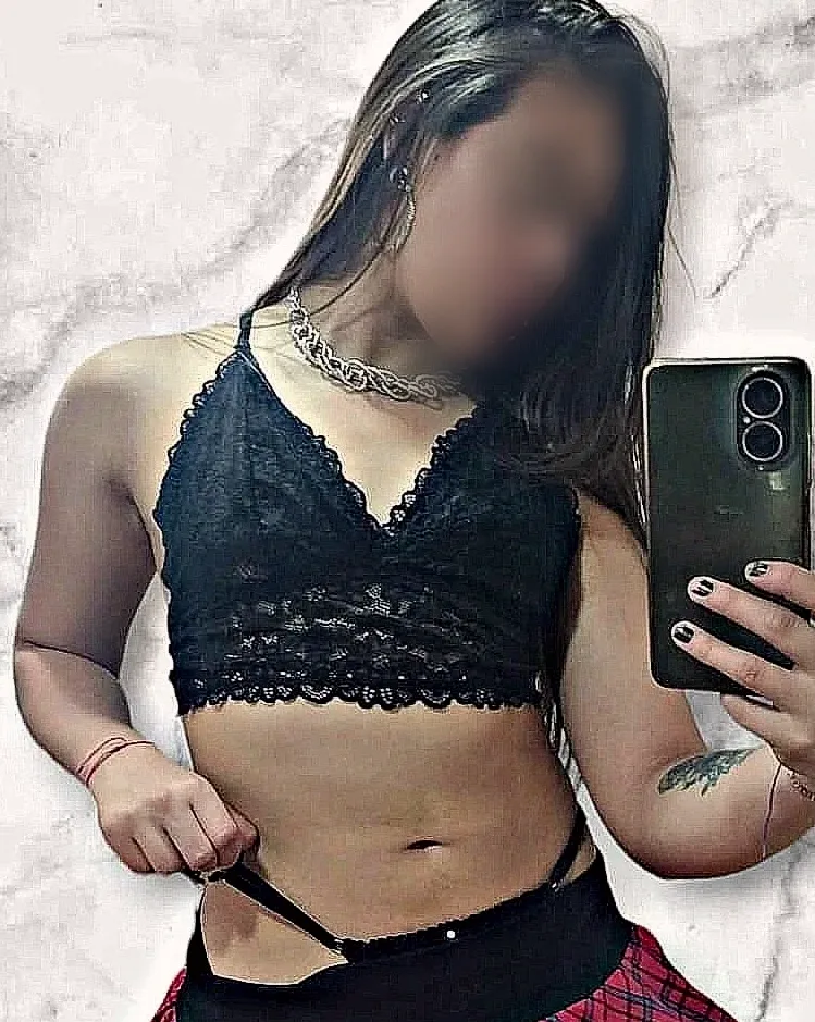 Isabella, 25