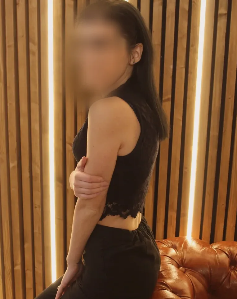 Kirsten, 28