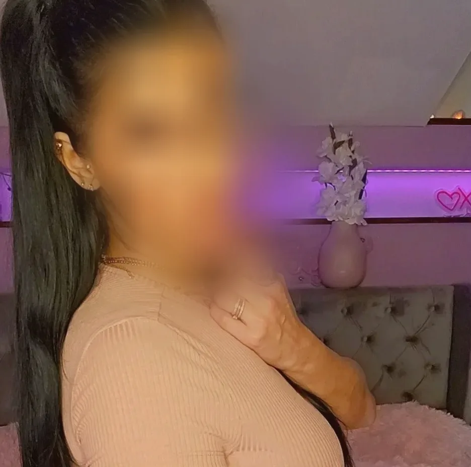 Naima, 33