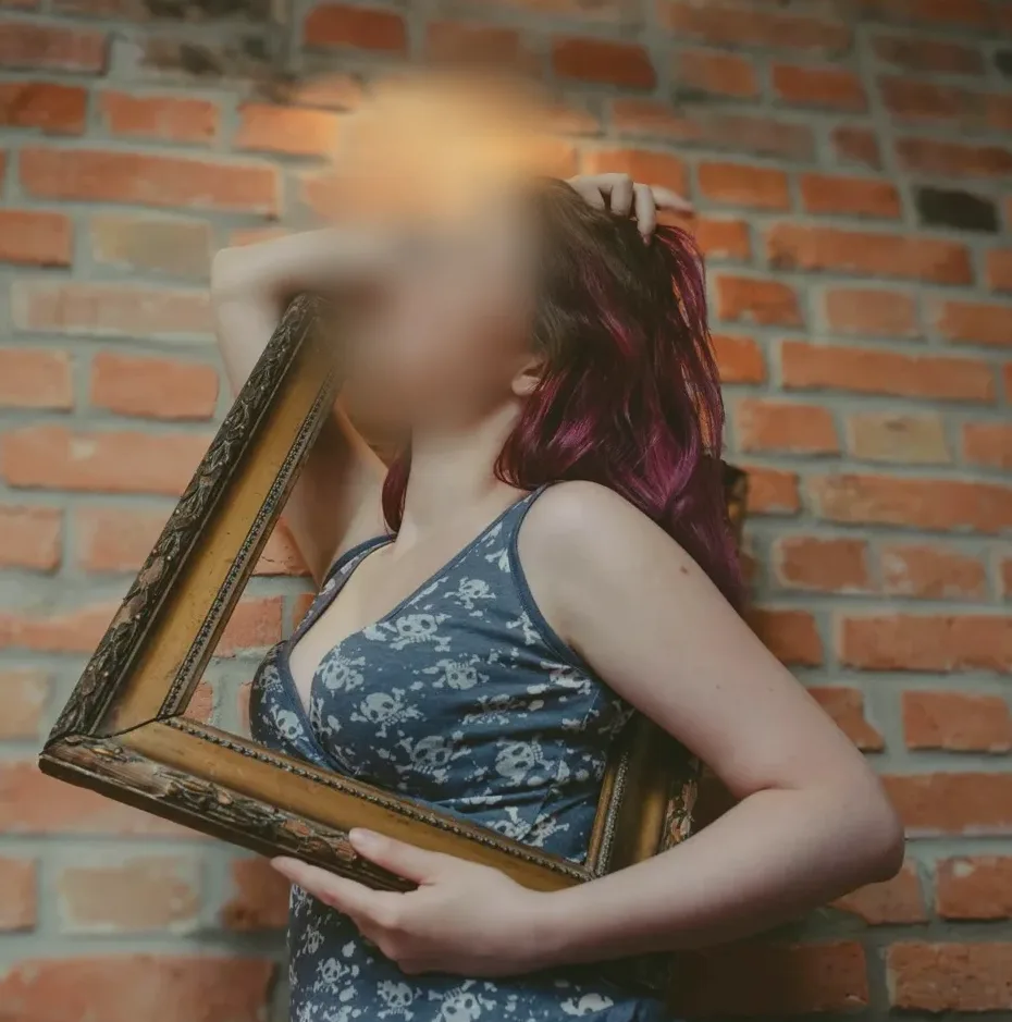 Nina, 32