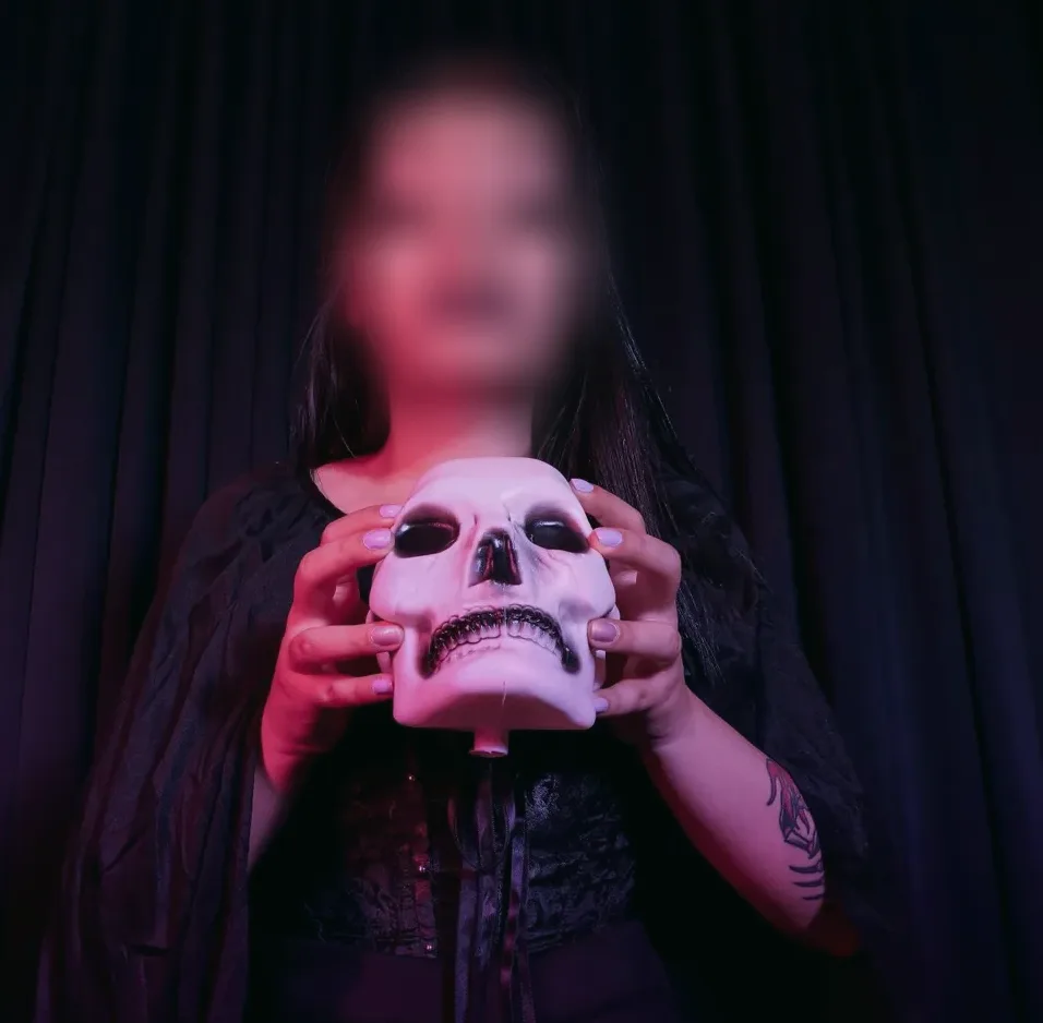 Sandra, 27